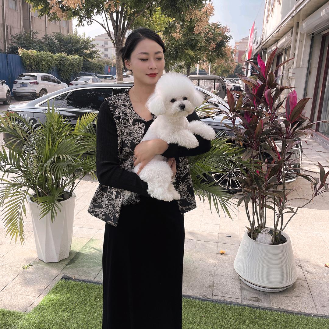 郯城荷比俪奥莱集合店