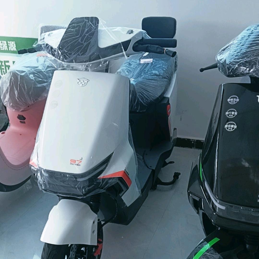 绿源液冷电动车