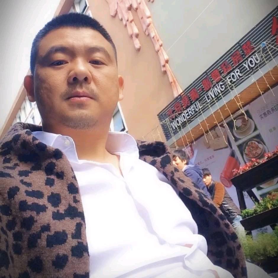 一个被羽毛球耽误的服装设计师