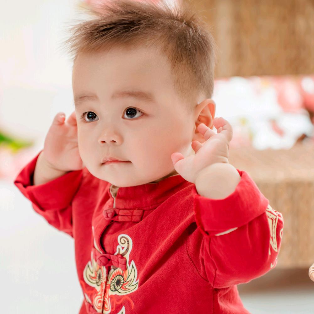 大王头上有一人