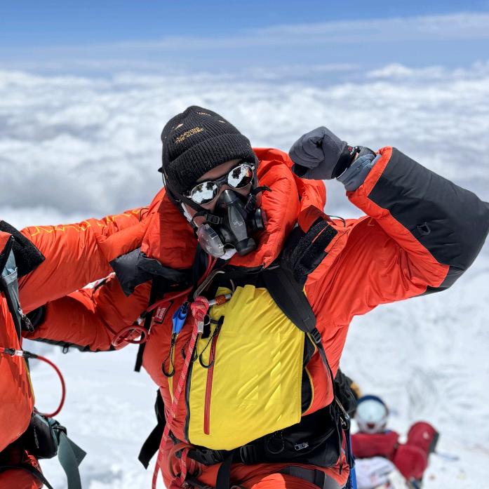 牧遥（登顶珠峰）