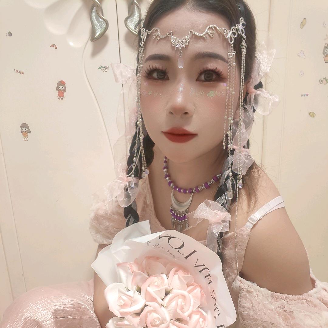 玩秋千的跳跳糖😋