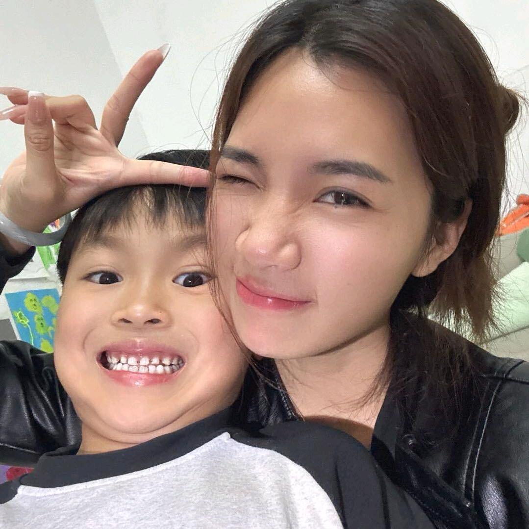 䳠鷸鞋服工厂店