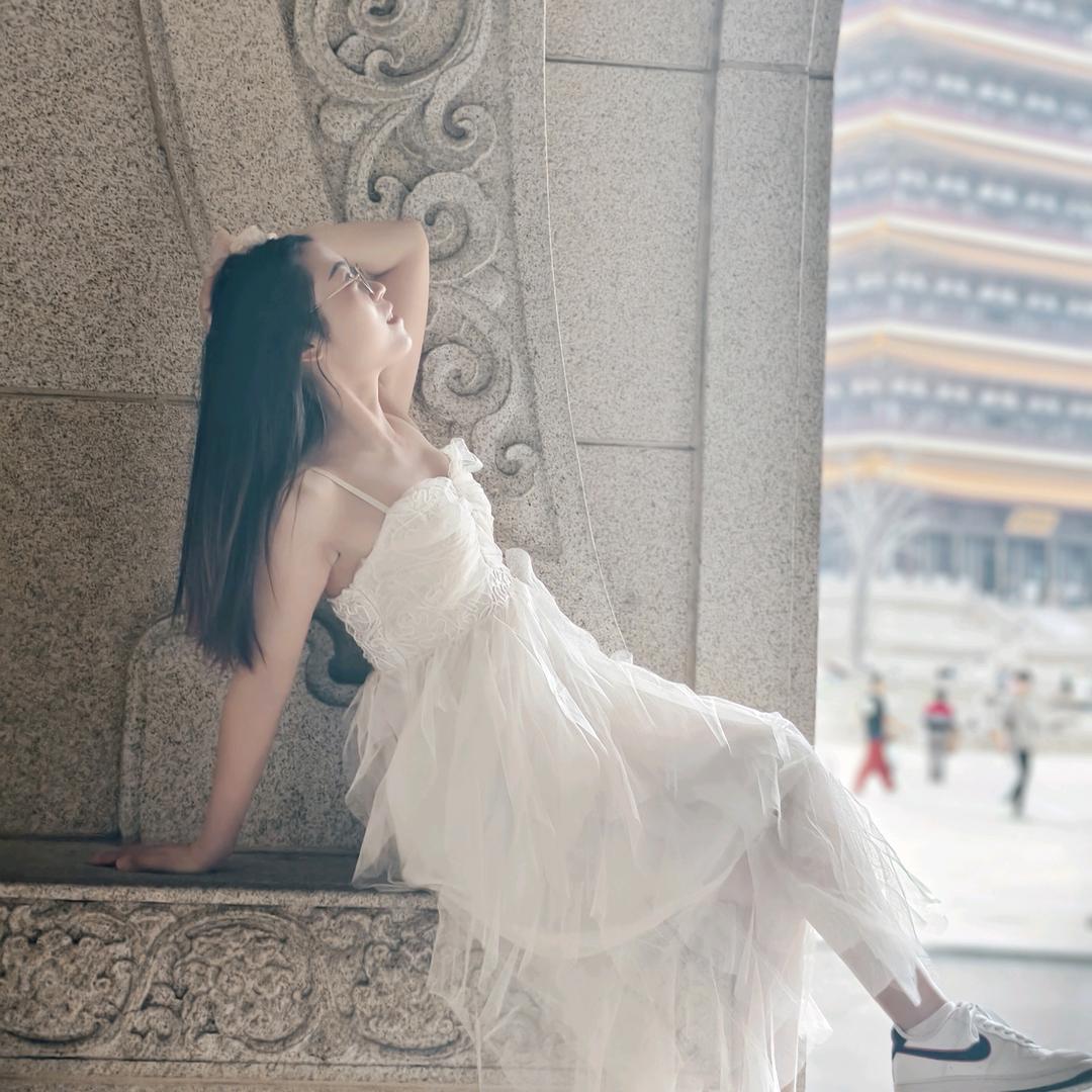 东