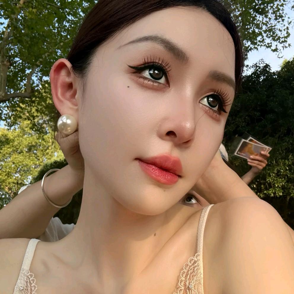 余潇潇-衣橱日记