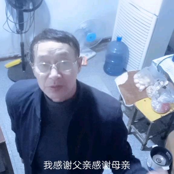 张忠年