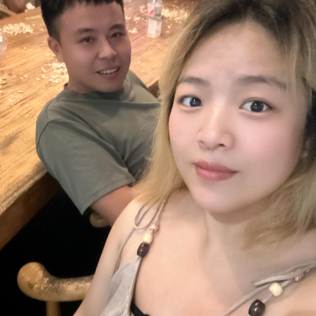 摆摊的袁袁
