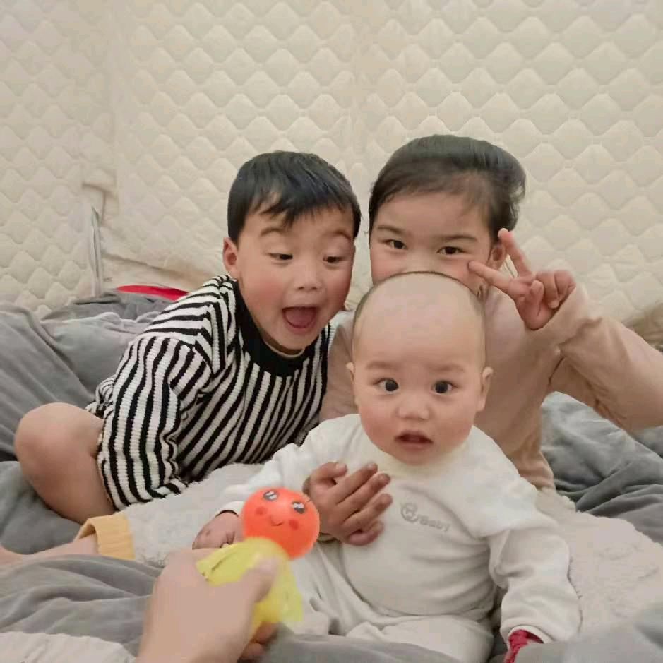 儿童品牌鞋服结合店