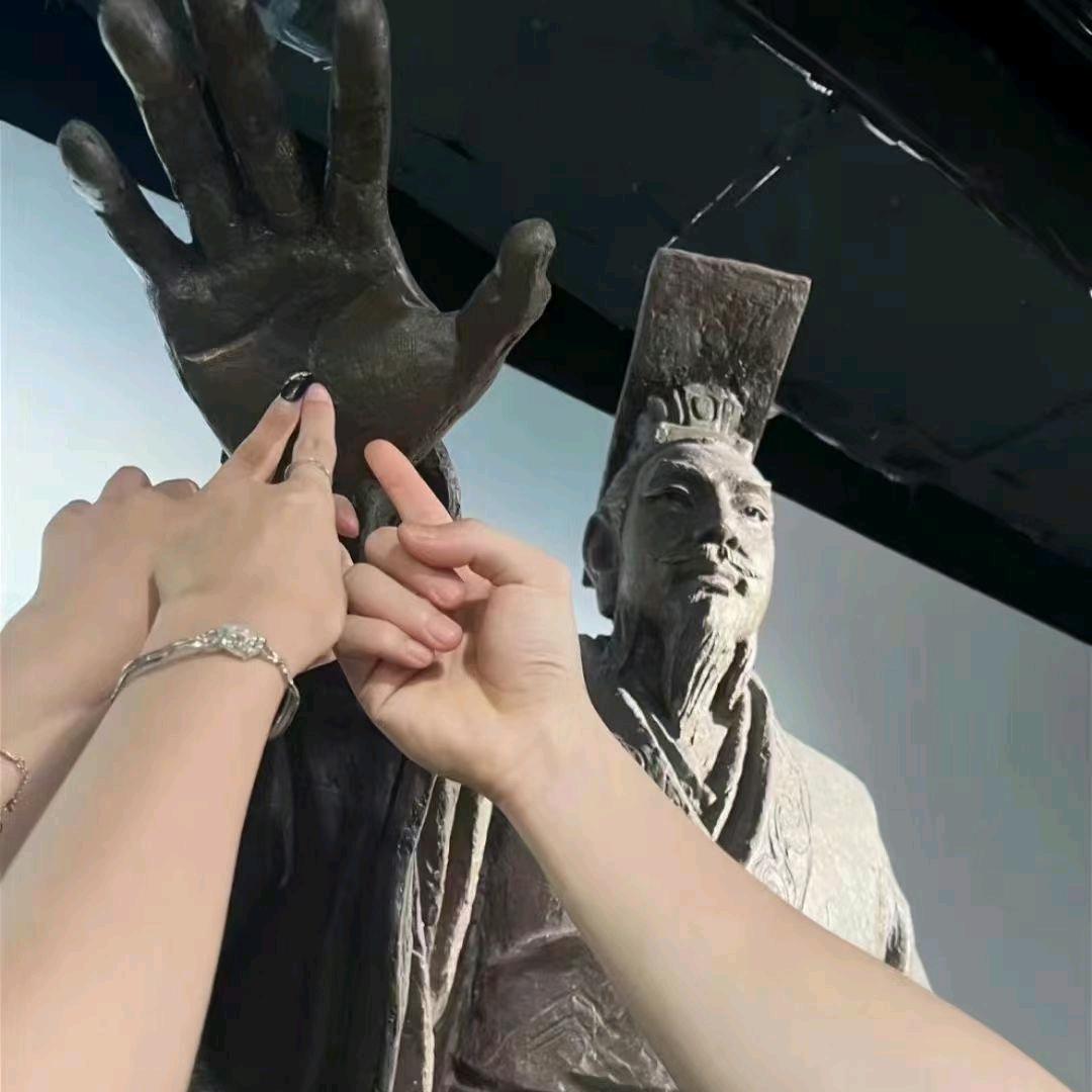 狠踹瘸子好腿