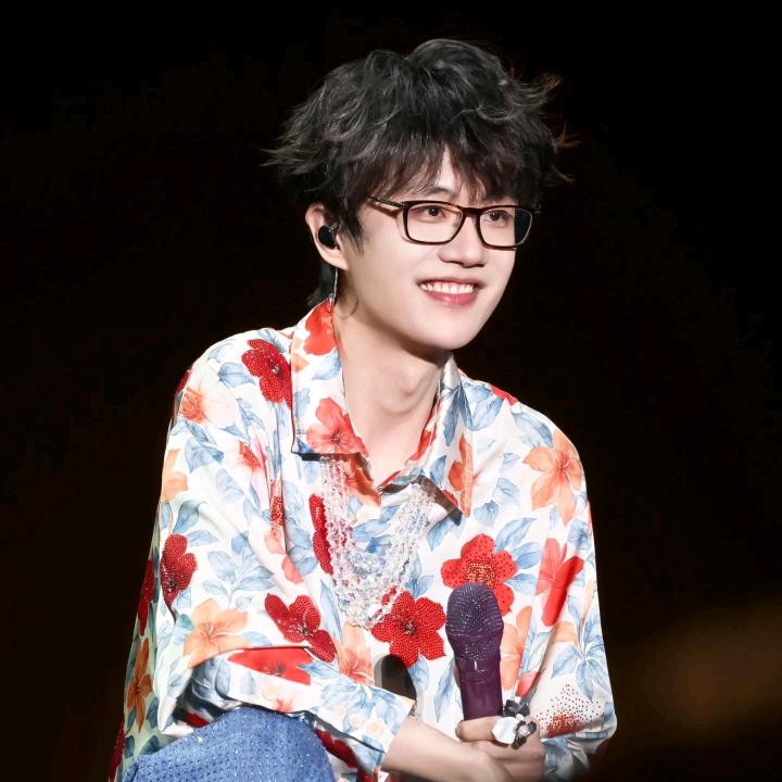 Vae૧(●´৺`●)૭