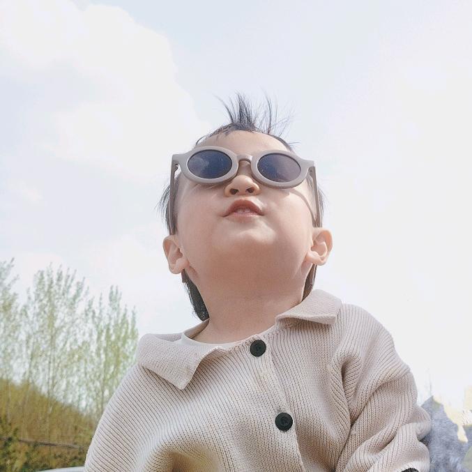 单眼皮小聿