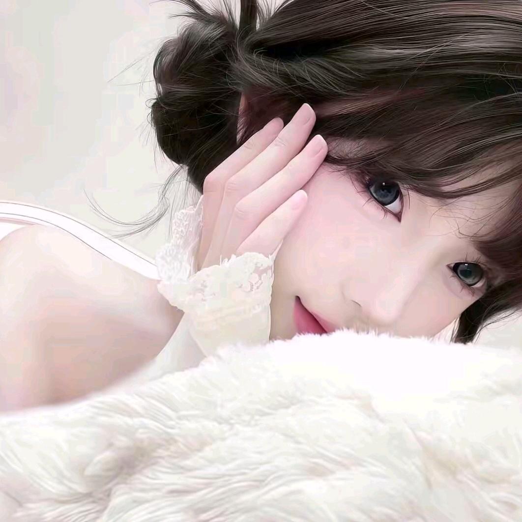 纯美柔弱小白花女主狂抽霸总大腚