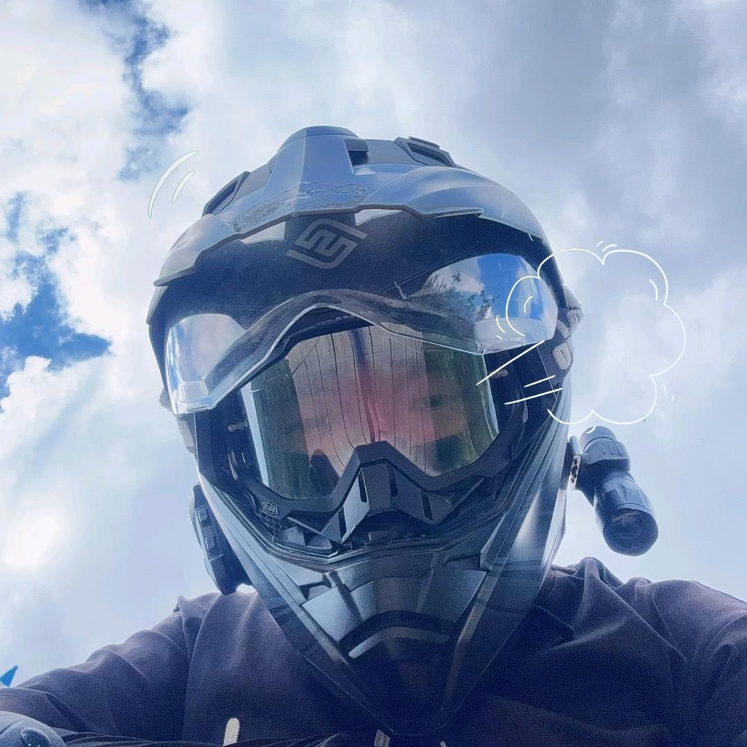 何大少🏍️