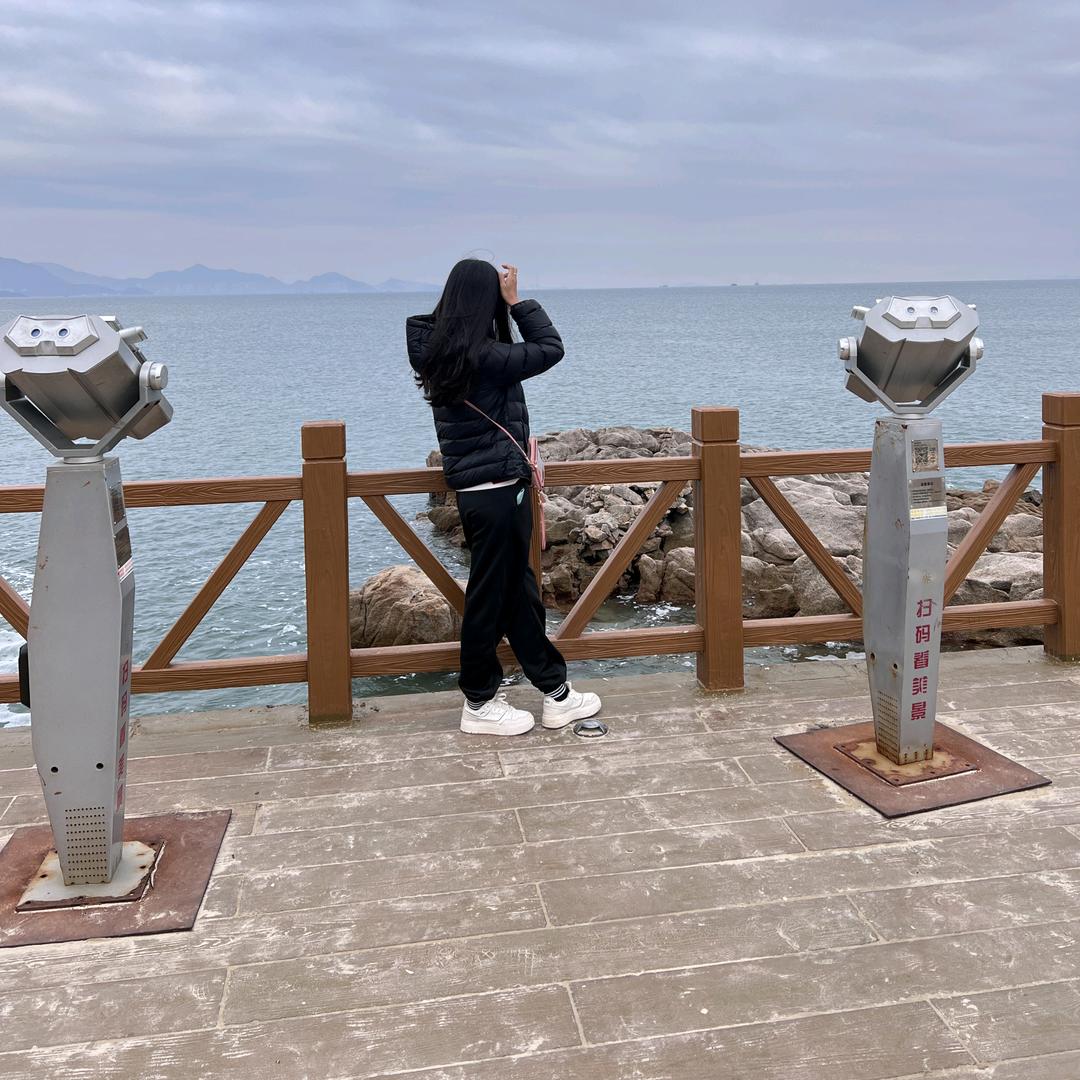 爱吃草莓的女孩