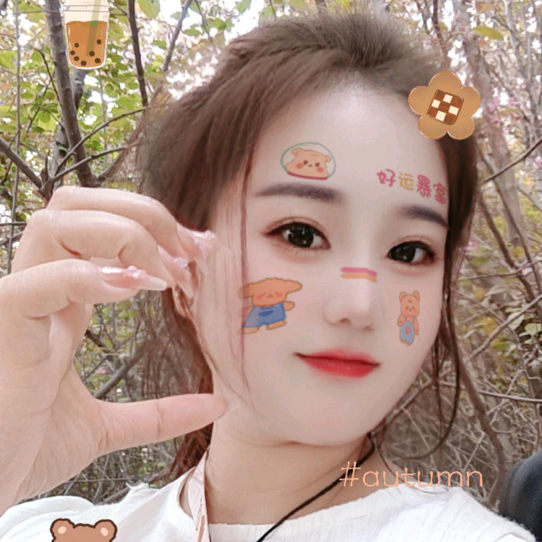 一个卖门的小姐姐