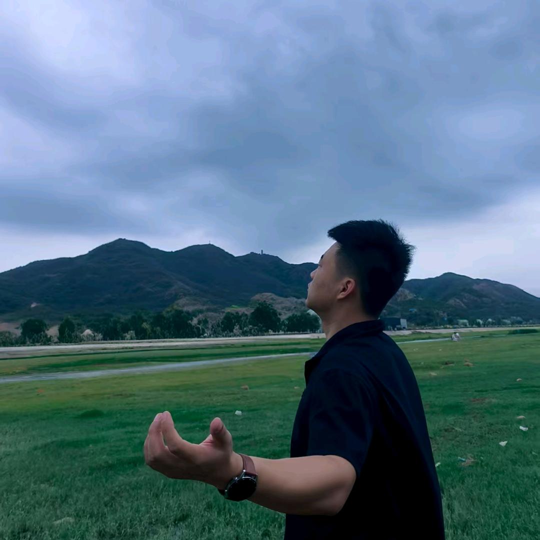 阿辉。