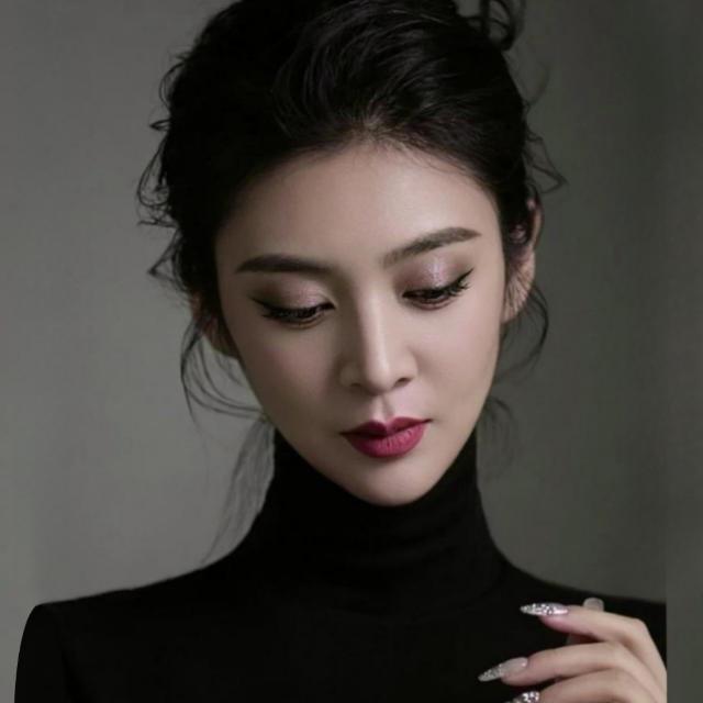 主持人张影
