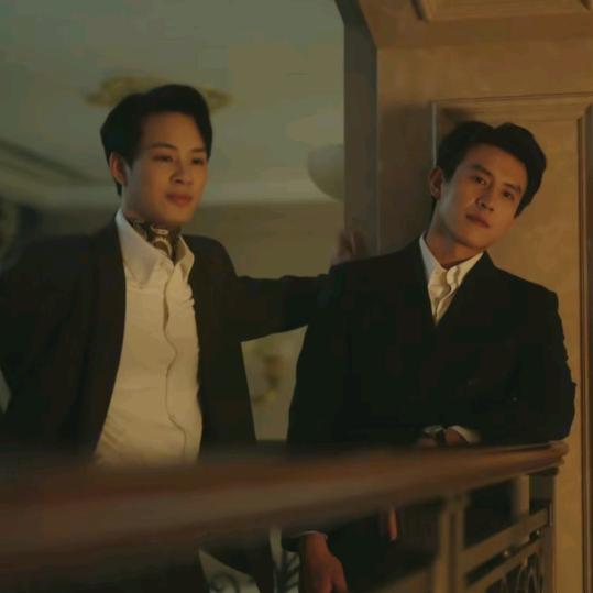 爱是托举，不是牢笼。