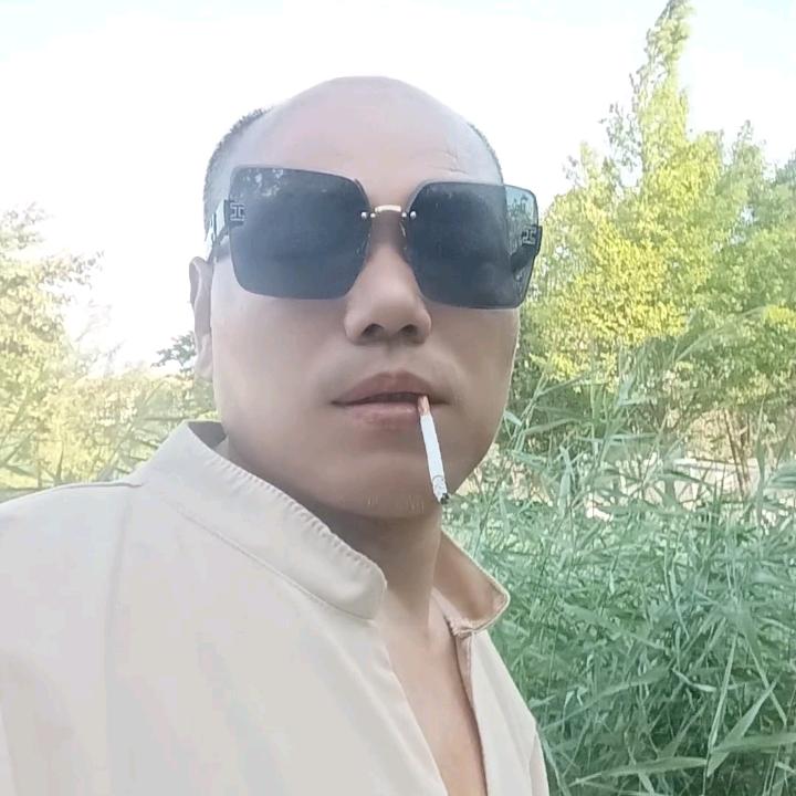 《情深钩鱼🐠》