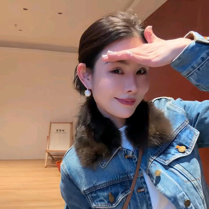 侯點點√爆款返场