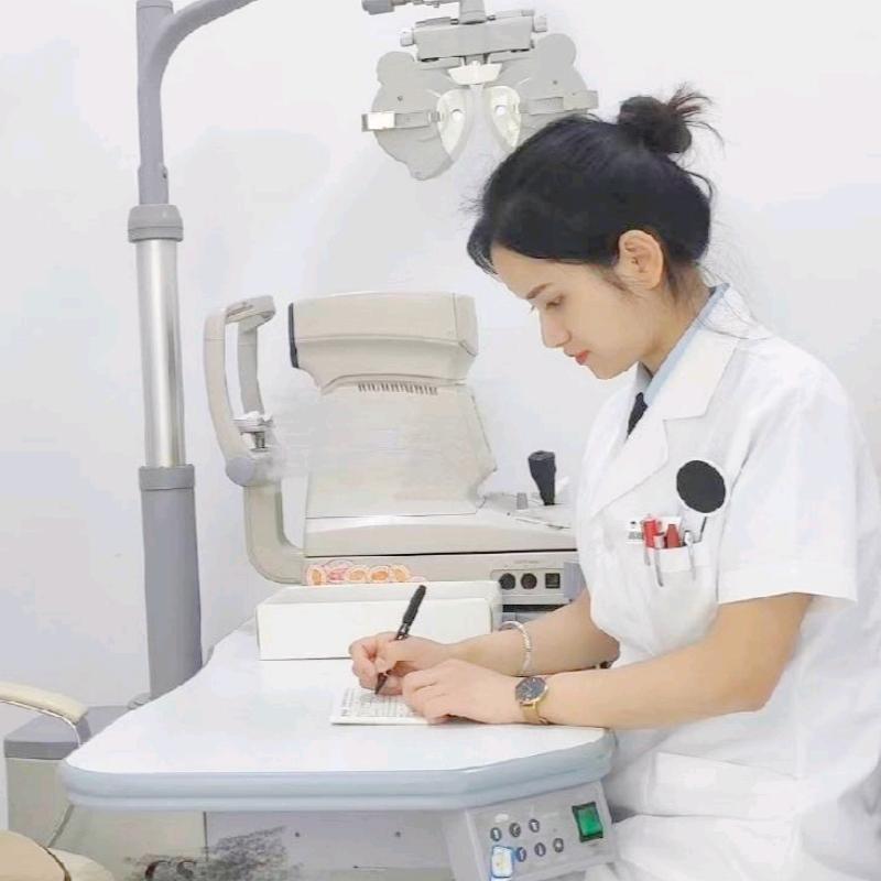 视光师杨姐/宁波誉博士视光