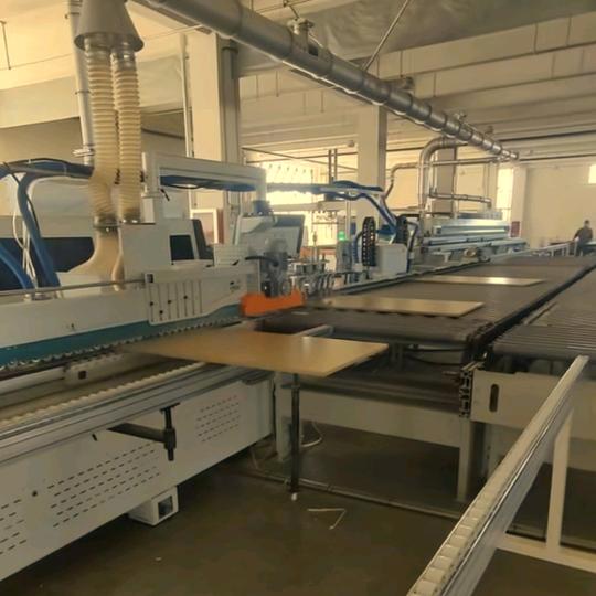 万华禾香板，三棵树板材衣柜厂