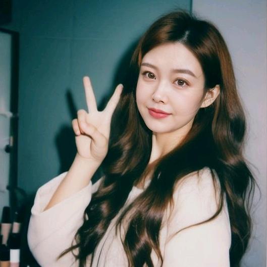 小洛洛💗（Al随拍）