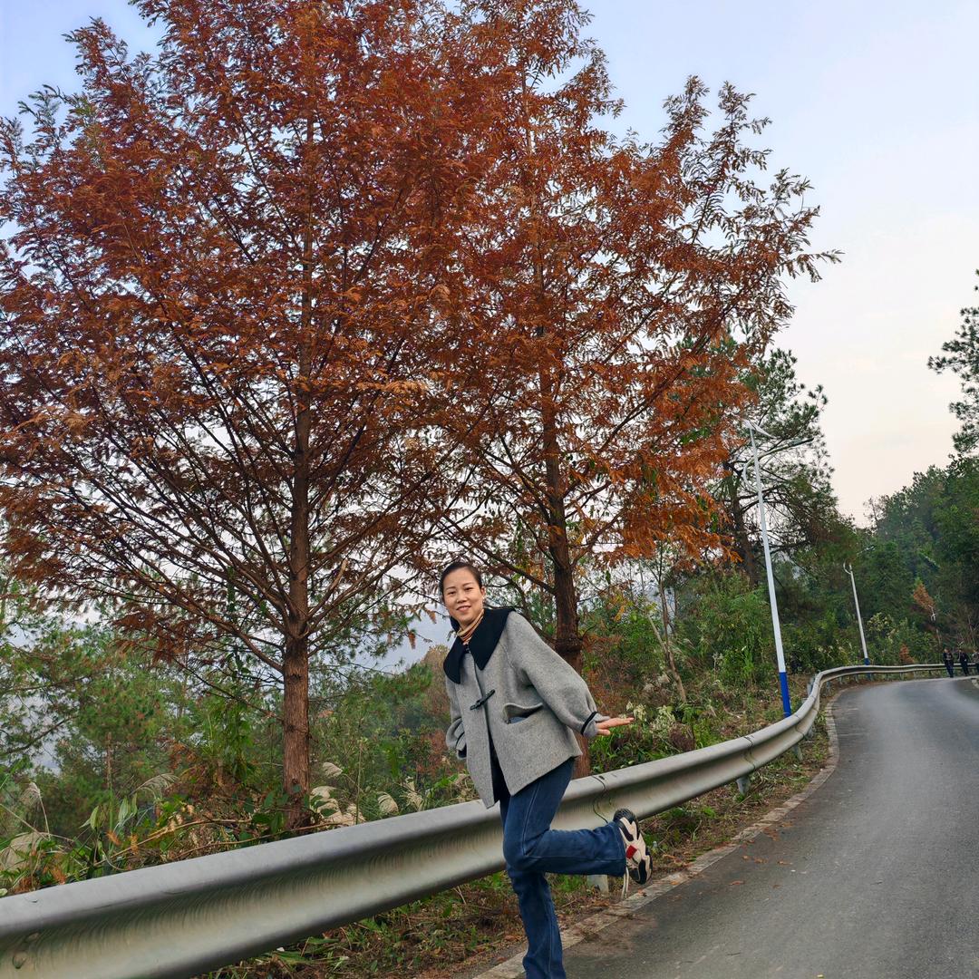 南川中学总部斜对面《一面饭店》