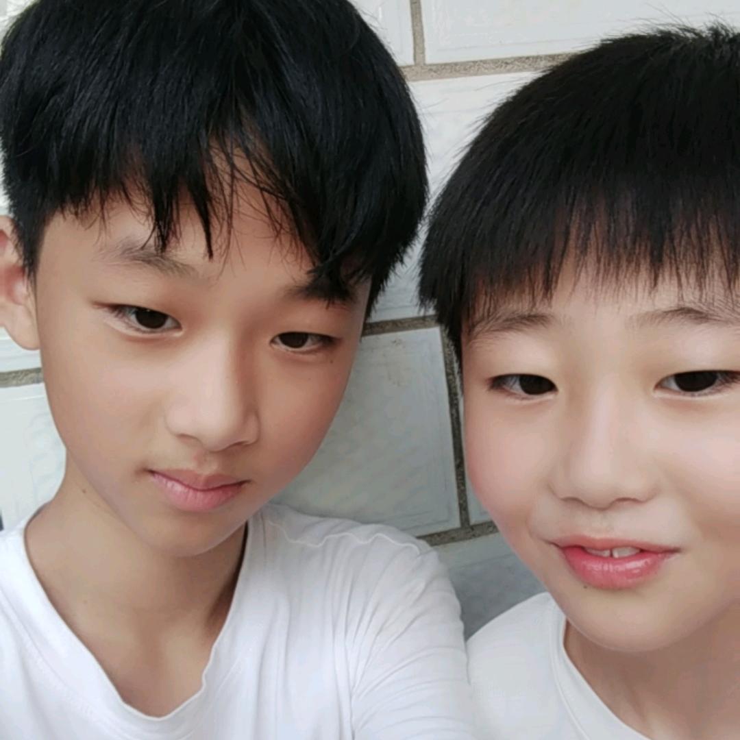 小丰和小霖的暑假生活。