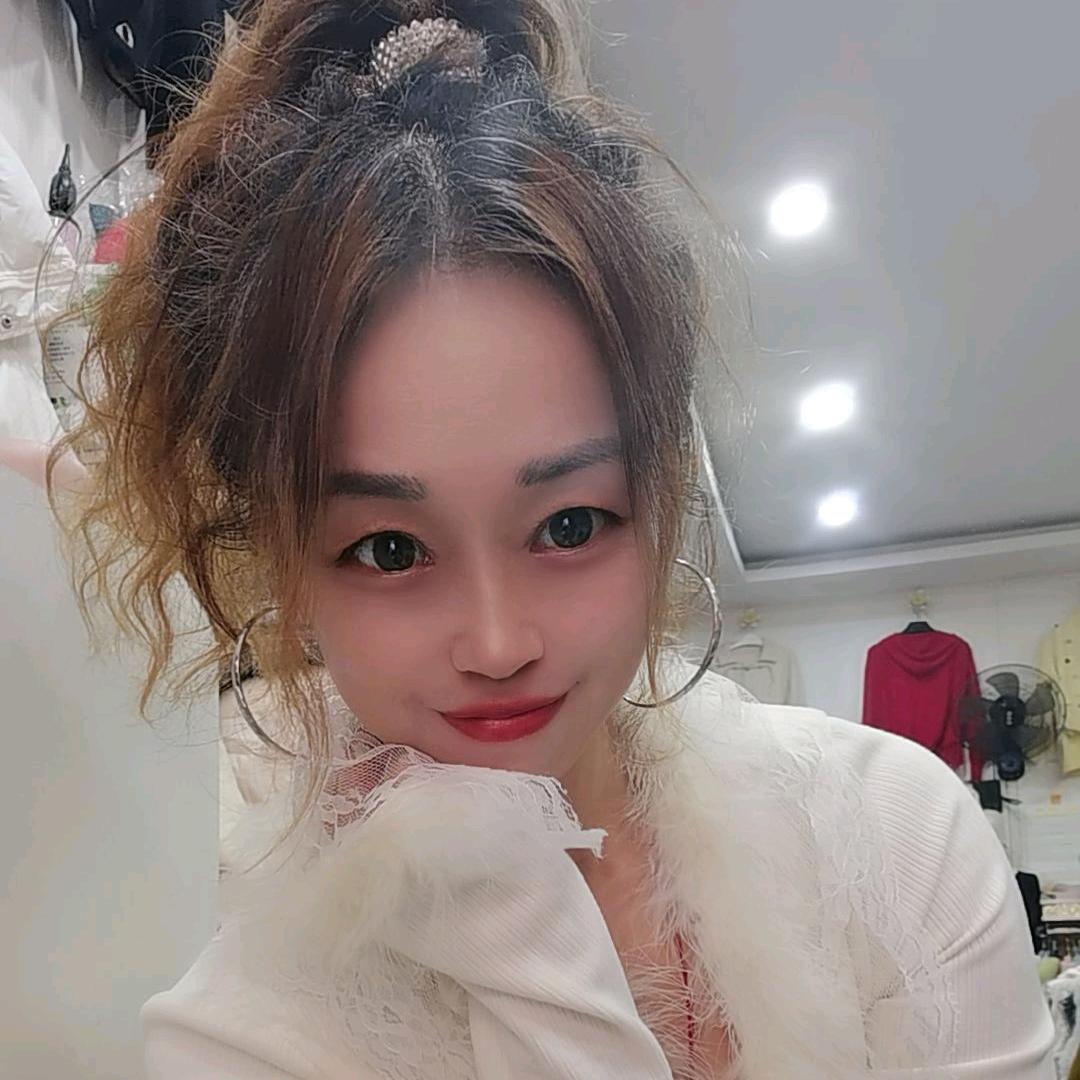 冷雪（靓衣尚服饰）