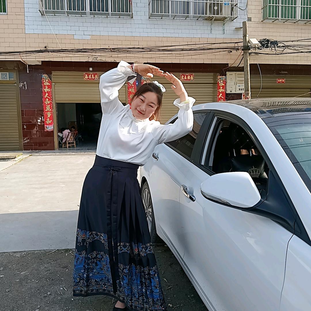 双胞胎里妈承接大小型锣鼓队，舞台须要联系