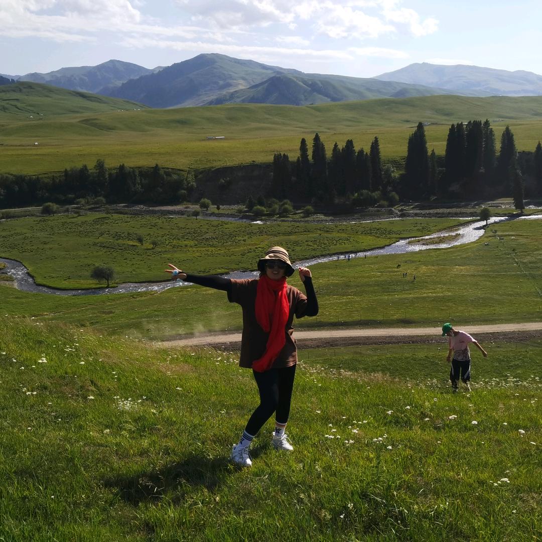 缤纷花场店员小马