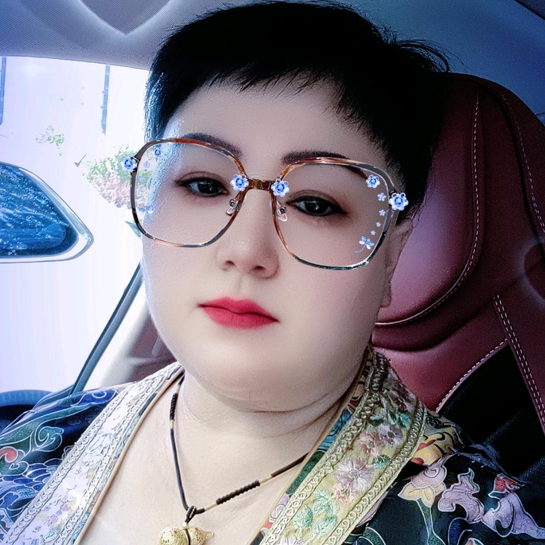 爱唱歌的老太太