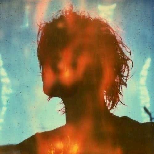 帷幕间灯火幽微