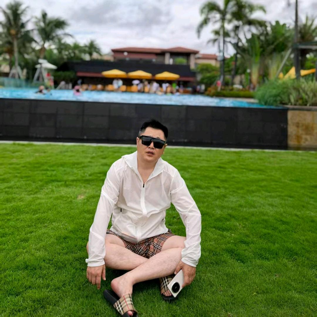 龙 格