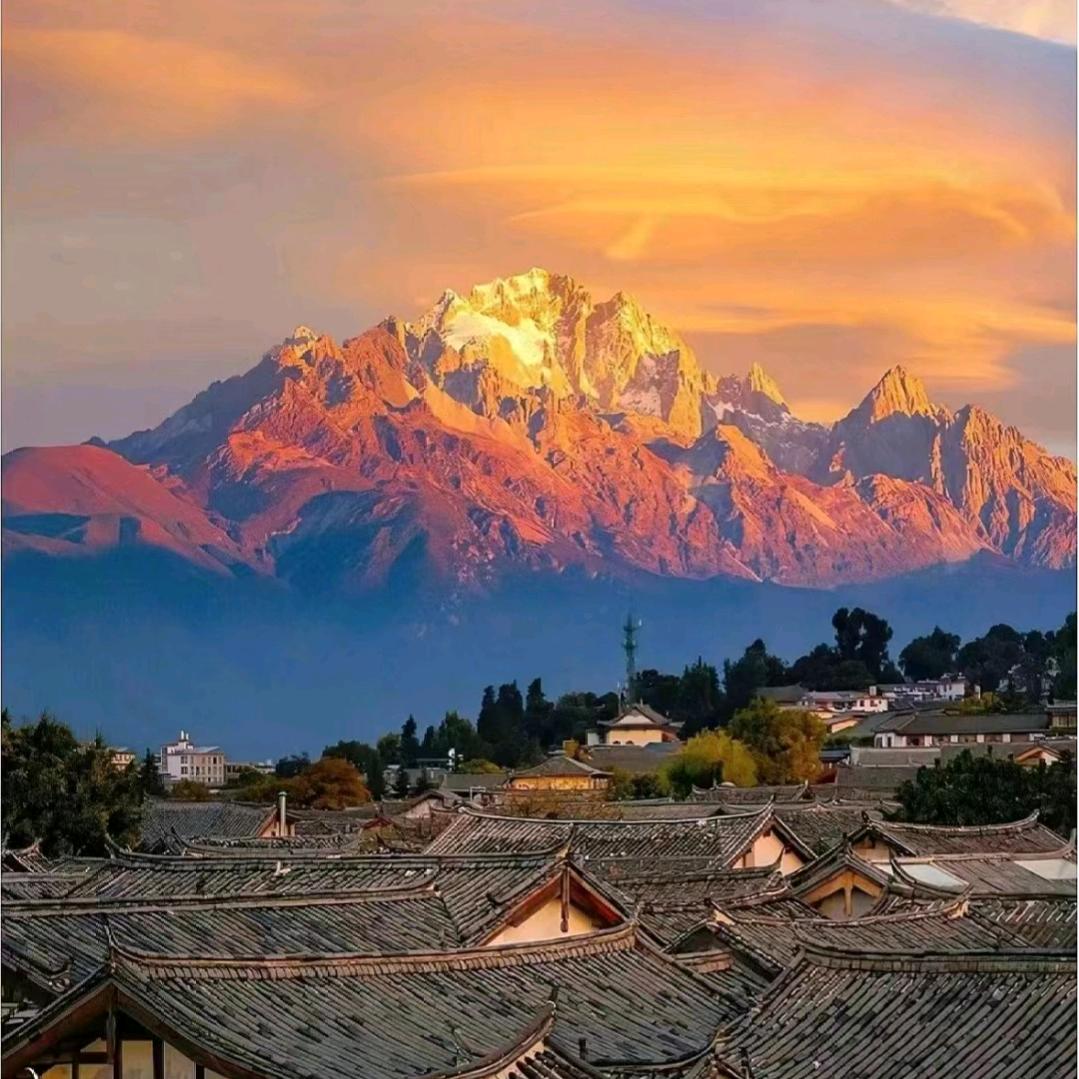 康辉旅游玉龙雪山-日照金山