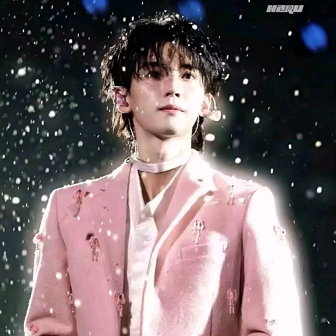 周翊然(｡･ω･｡)ﾉ♡