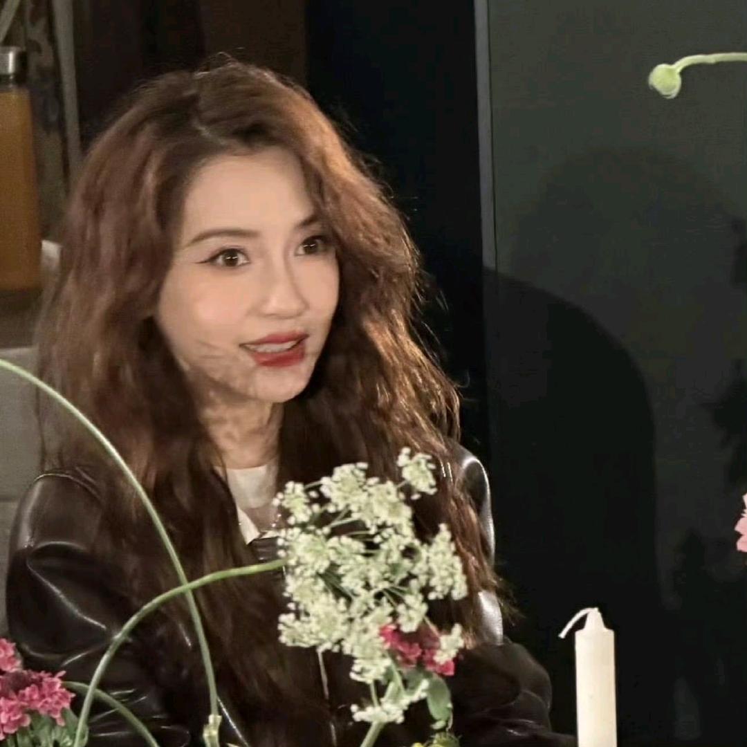 月亮上🌙的垂耳兔_