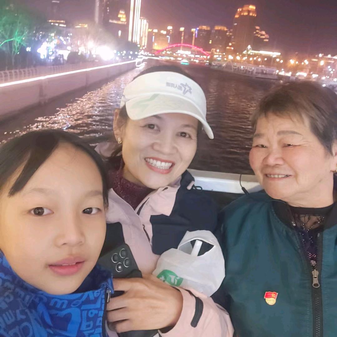 喀拉苏乡渔家商店老二