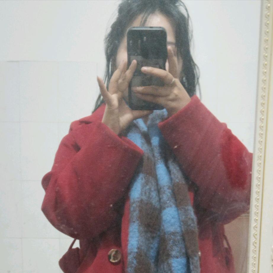 笑笑，喜欢听歌