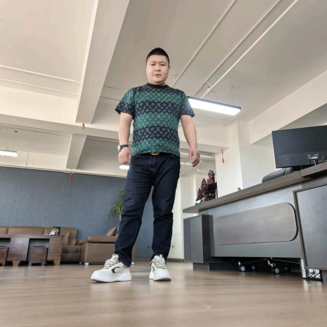 @郝伟