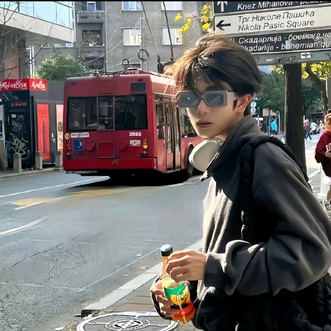 蜂蜜罐子被打翻了