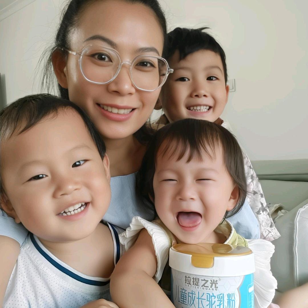小宁大白养仨娃(真驼奶西华代理)