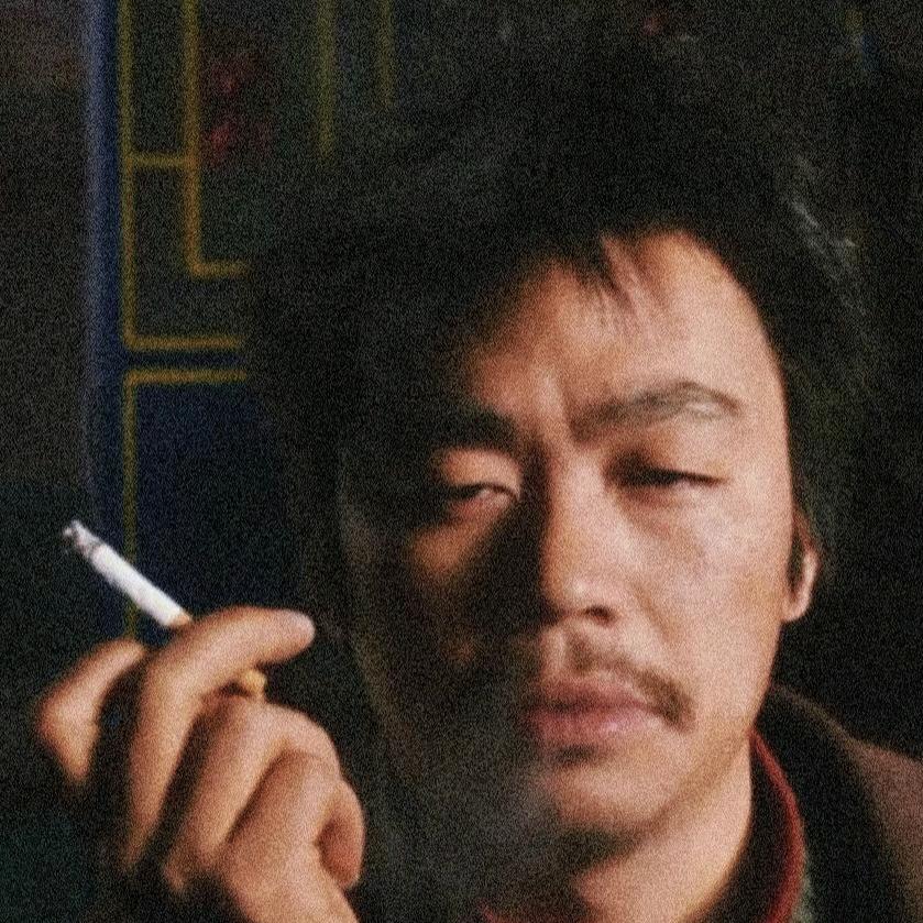 坐着拖拉机上🌛