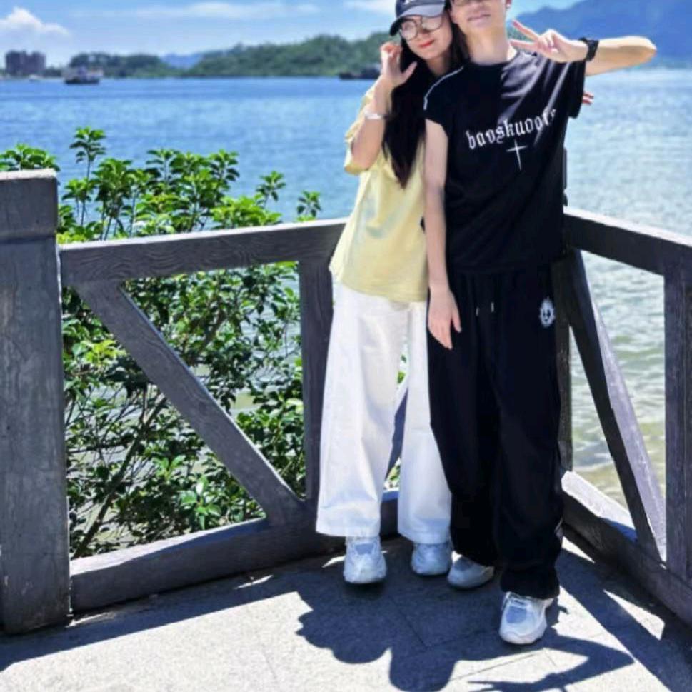 明月心🇨🇳看手机戴手机眼镜
