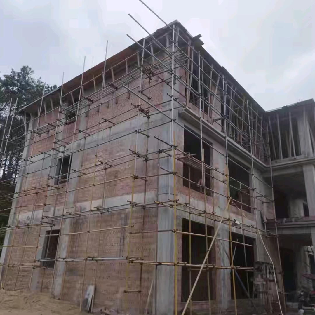 老何装修团队。