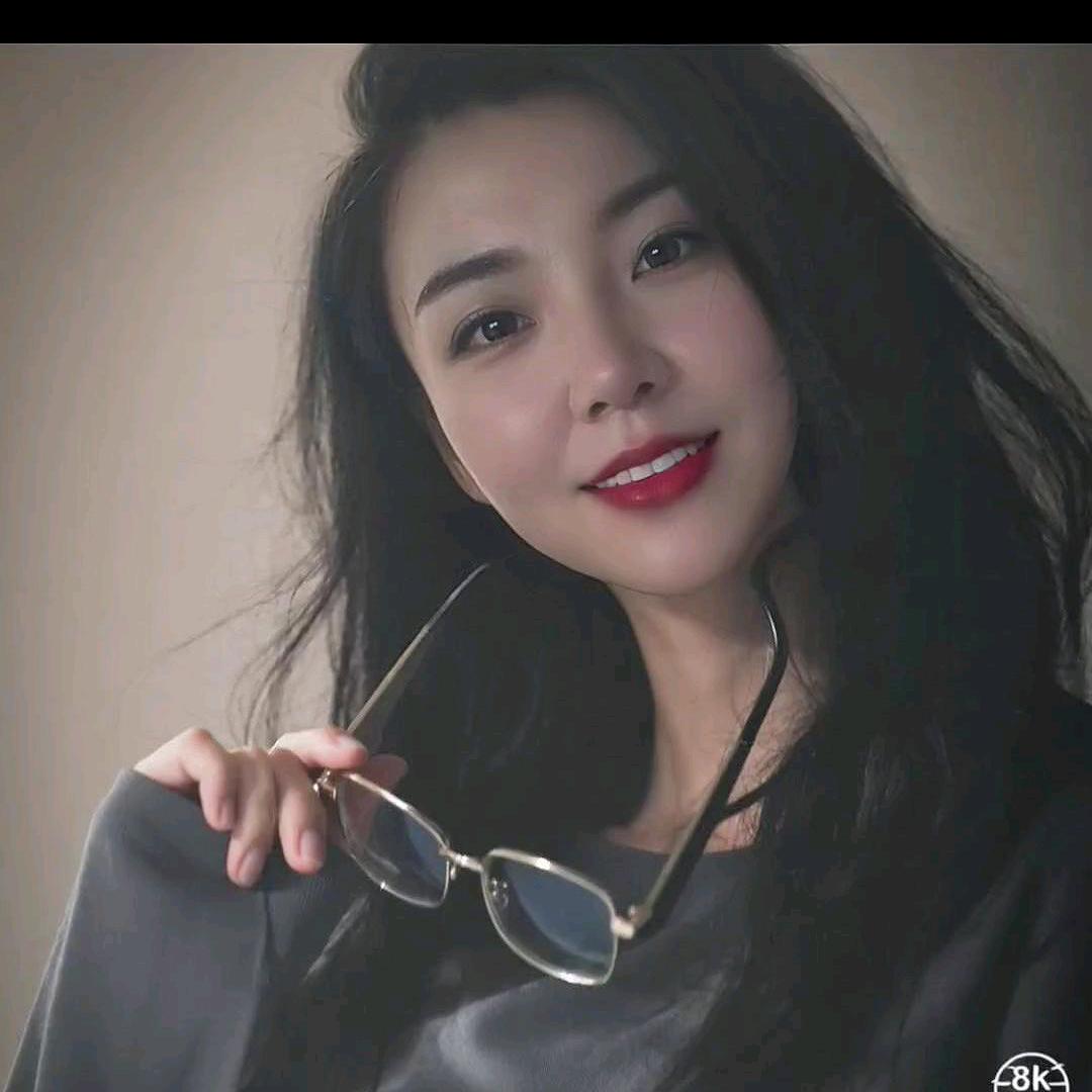 何丽萍（青春 痘）