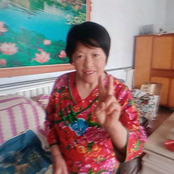 白白的云爱唱歌