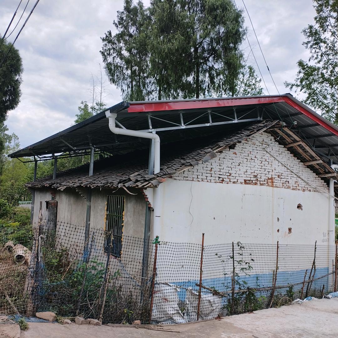 专业做彩钢棚。阳光棚。阁楼。楼梯。钢结构