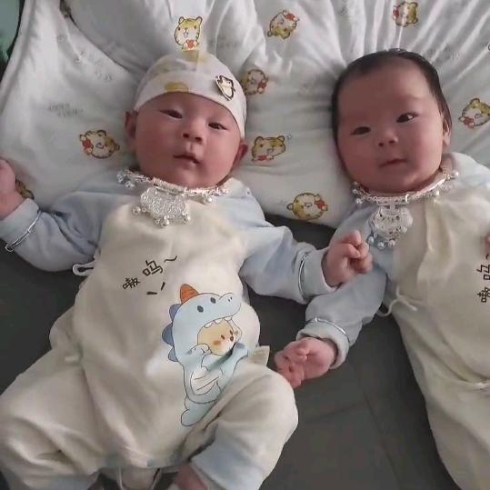 邓教（双胞胎，想想，念念的日常）